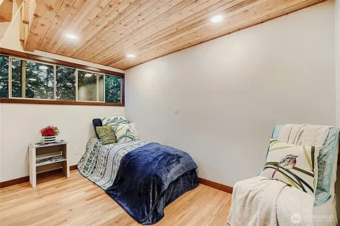 13020 Squak Mountain Road SE Issaquah WA 98027