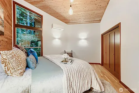 13020 Squak Mountain Road SE Issaquah WA 98027