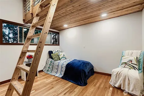 13020 Squak Mountain Road SE Issaquah WA 98027