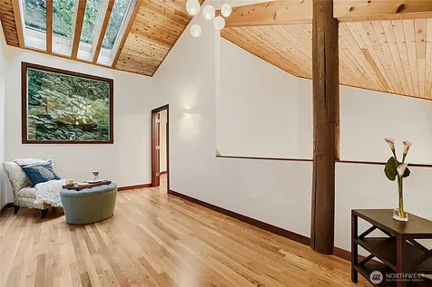 13020 Squak Mountain Road SE Issaquah WA 98027