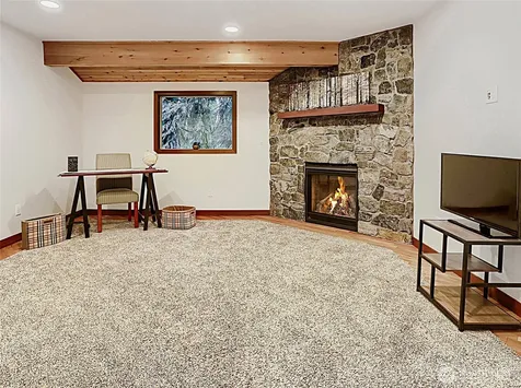13020 Squak Mountain Road SE Issaquah WA 98027
