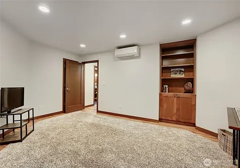 13020 Squak Mountain Road SE Issaquah WA 98027