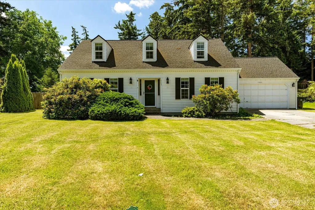 1565 SW Putnam Drive Oak Harbor WA 98277