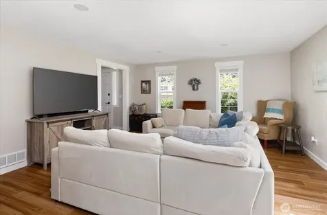 1565 SW Putnam Drive Oak Harbor WA 98277