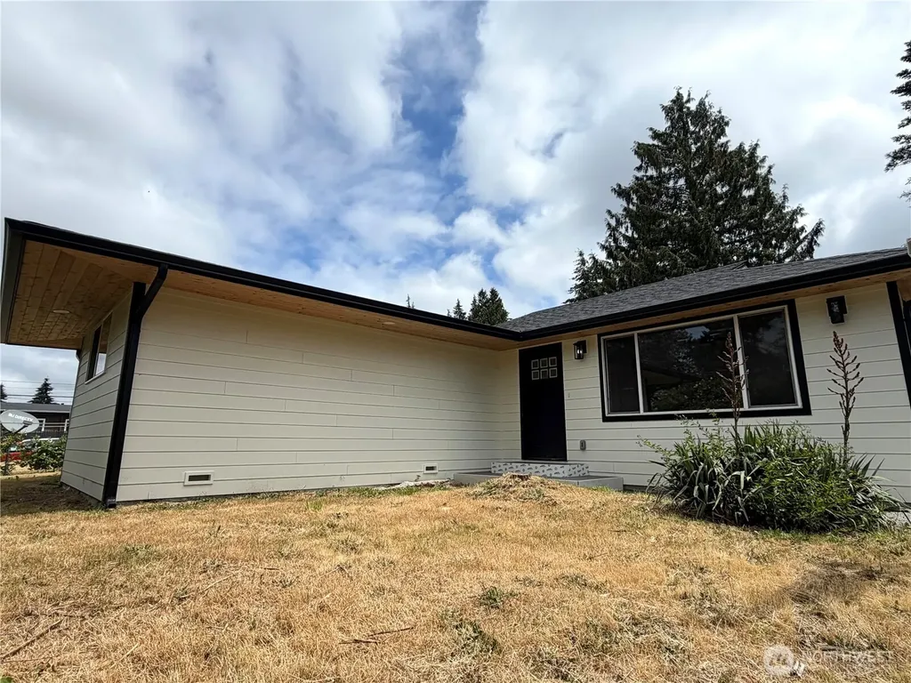 20213 60th Avenue W Lynnwood WA 98360