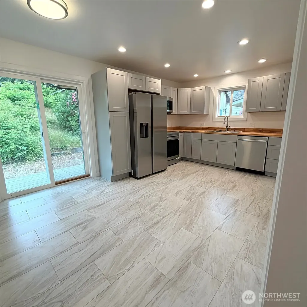 20213 60th Avenue W Lynnwood WA 98360