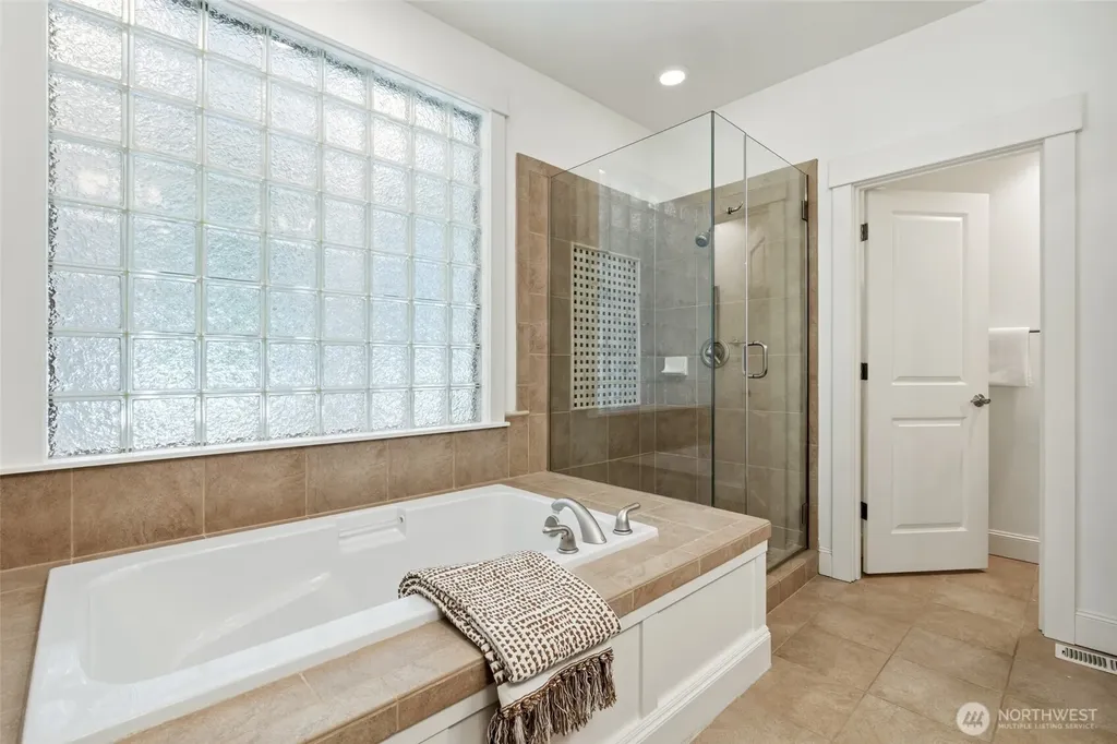 716 99th Avenue NE Bellevue WA 98004