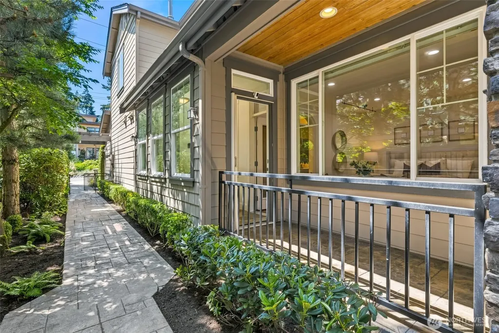 716 99th Avenue NE Bellevue WA 98004