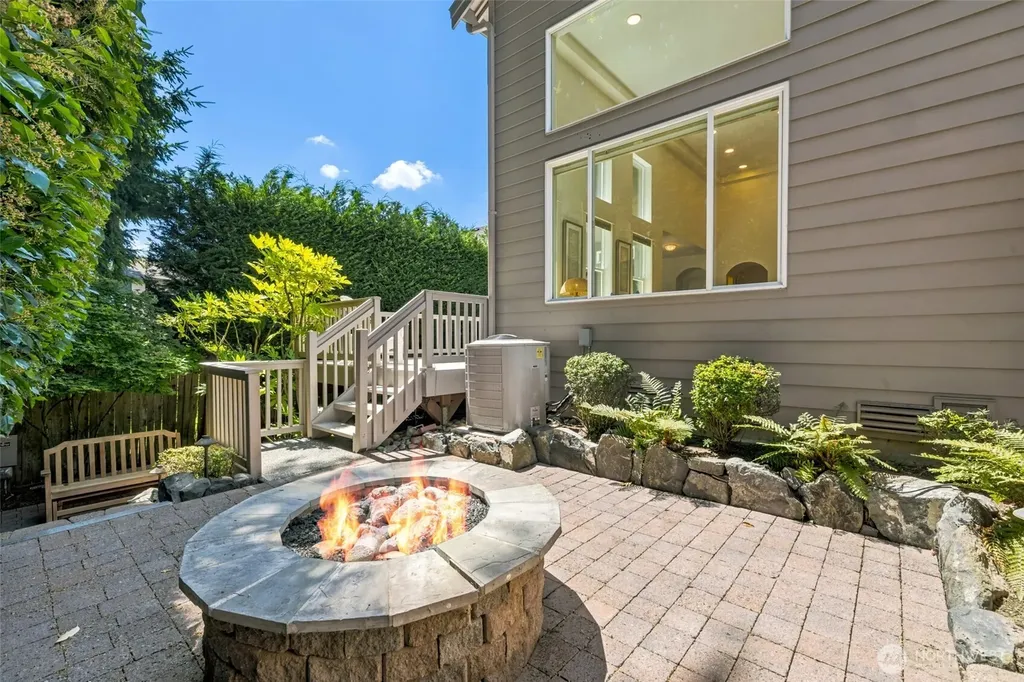 716 99th Avenue NE Bellevue WA 98004