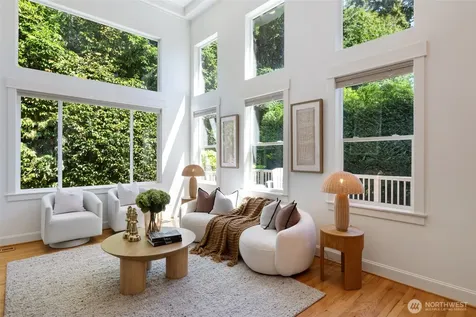 716 99th Avenue NE Bellevue WA 98004