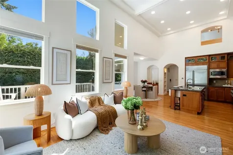 716 99th Avenue NE Bellevue WA 98004