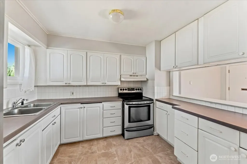 1816 S Sprague Avenue Tacoma WA 98405
