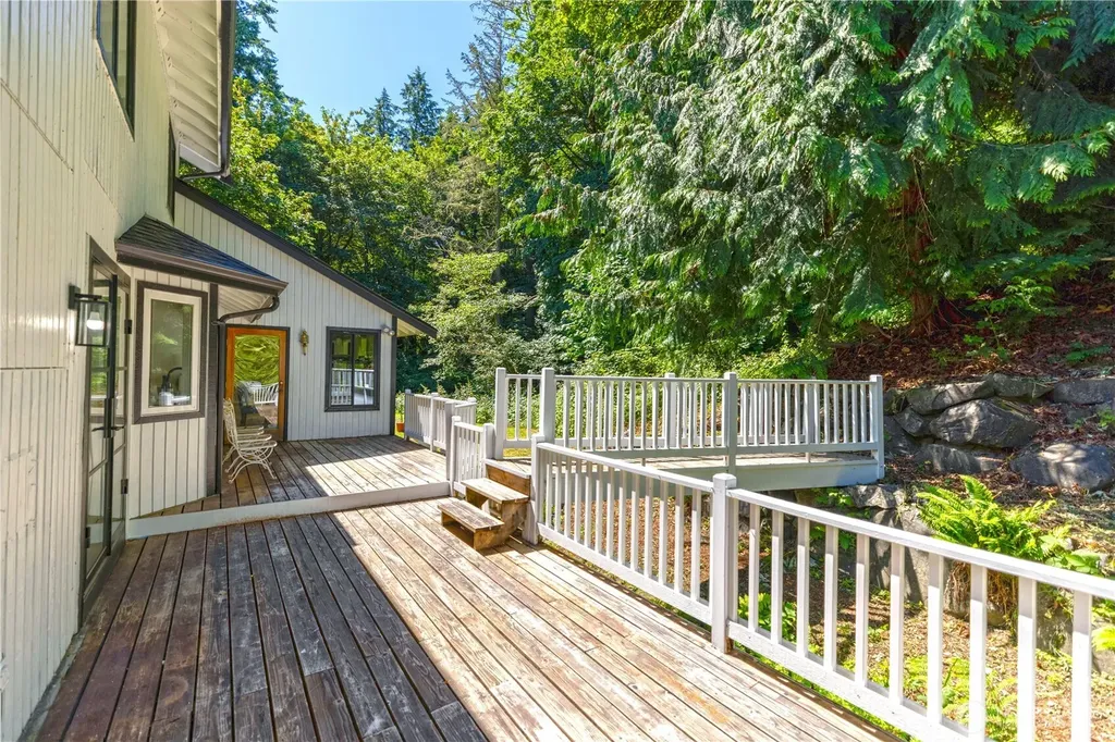 178 Bella Bella Drive Fox Island WA 98333