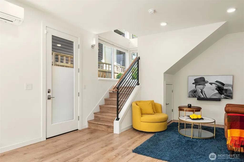 422 10th Avenue E Seattle WA 98102
