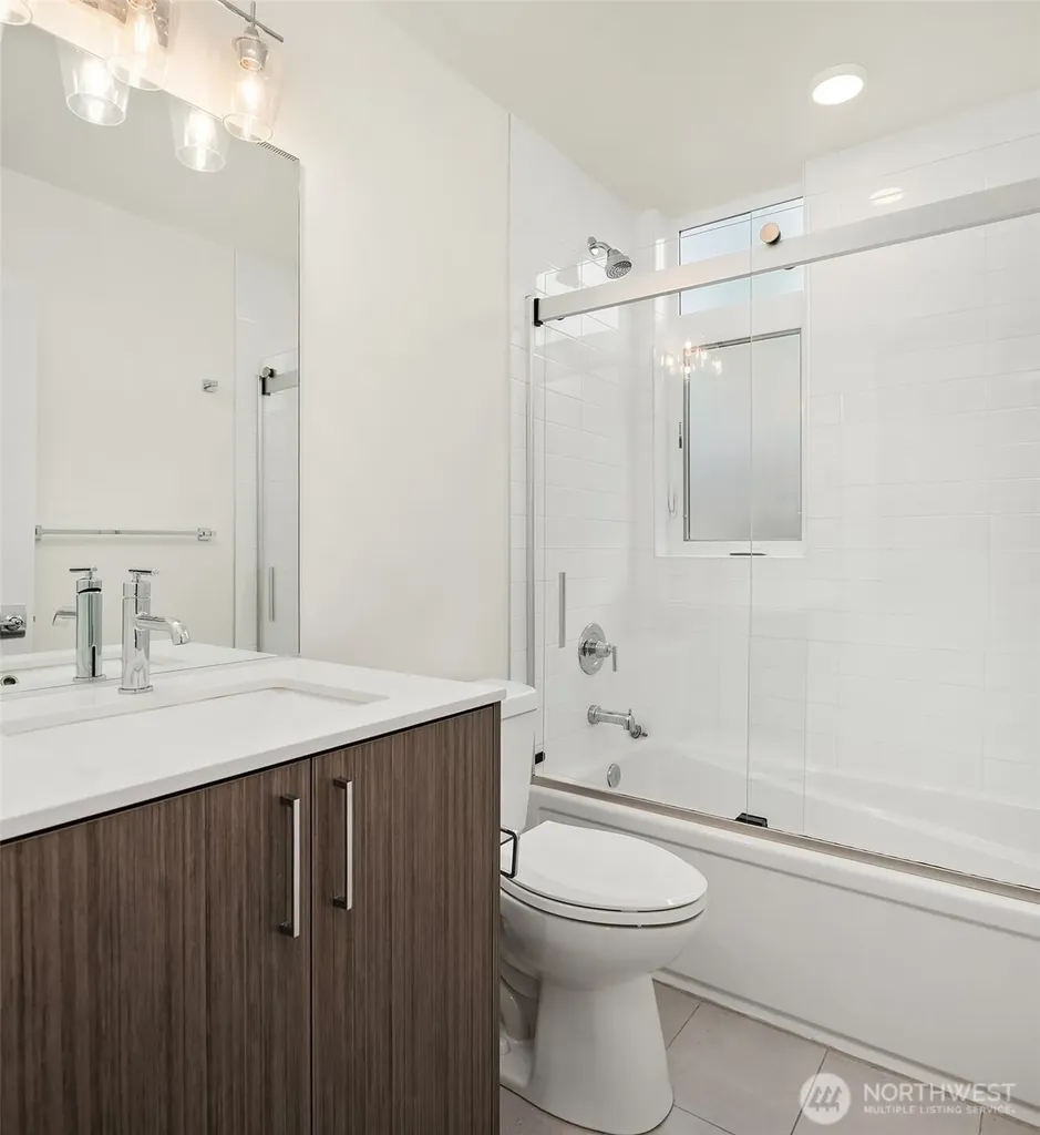 422 10th Avenue E Seattle WA 98102