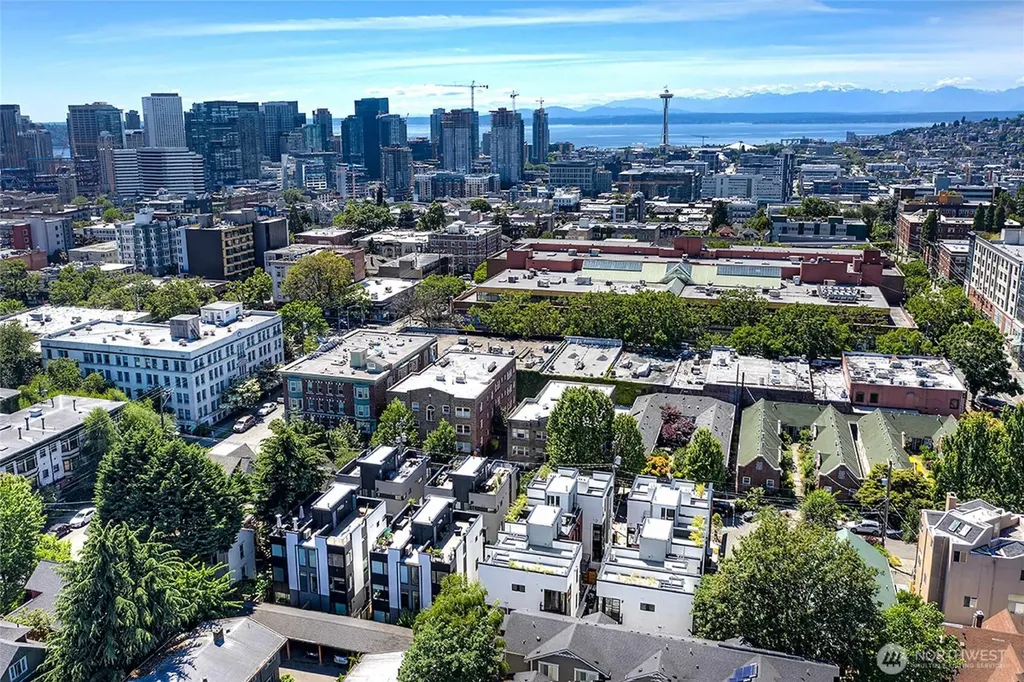422 10th Avenue E Seattle WA 98102