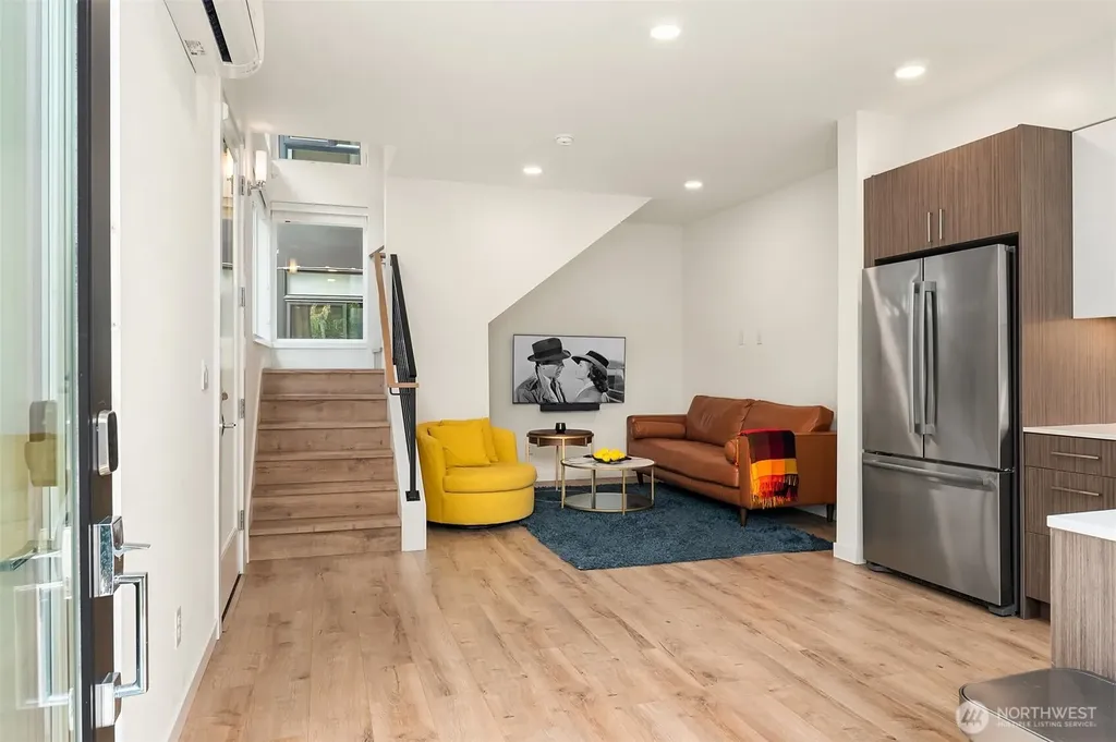 422 10th Avenue E Seattle WA 98102