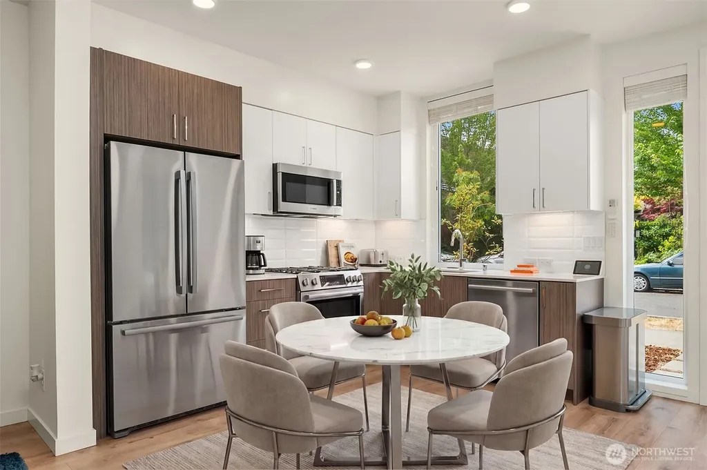 422 10th Avenue E Seattle WA 98102