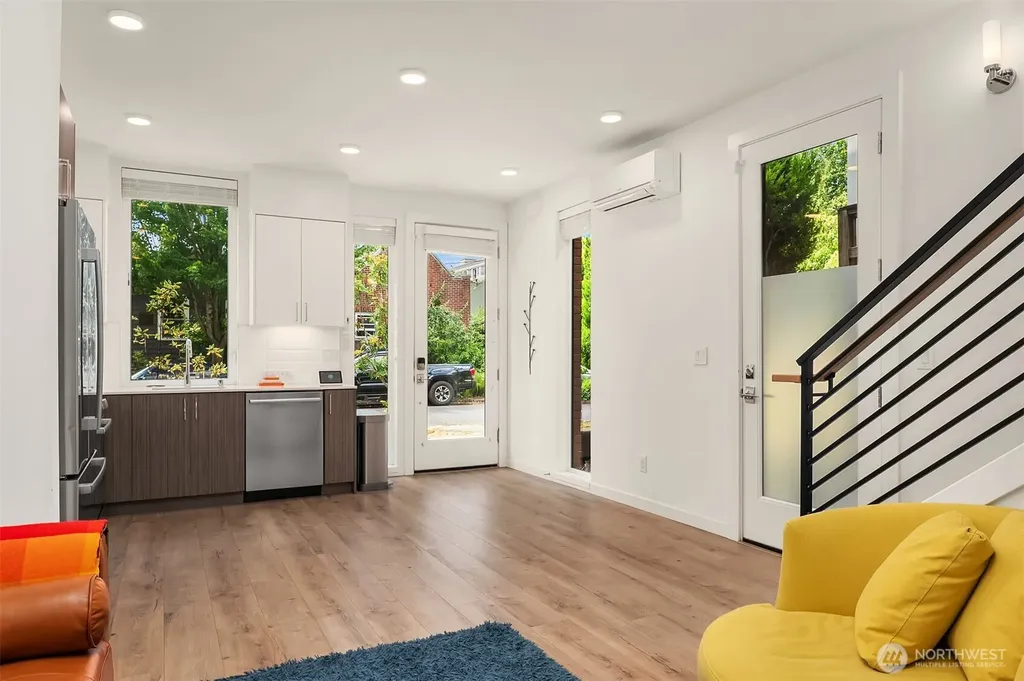422 10th Avenue E Seattle WA 98102