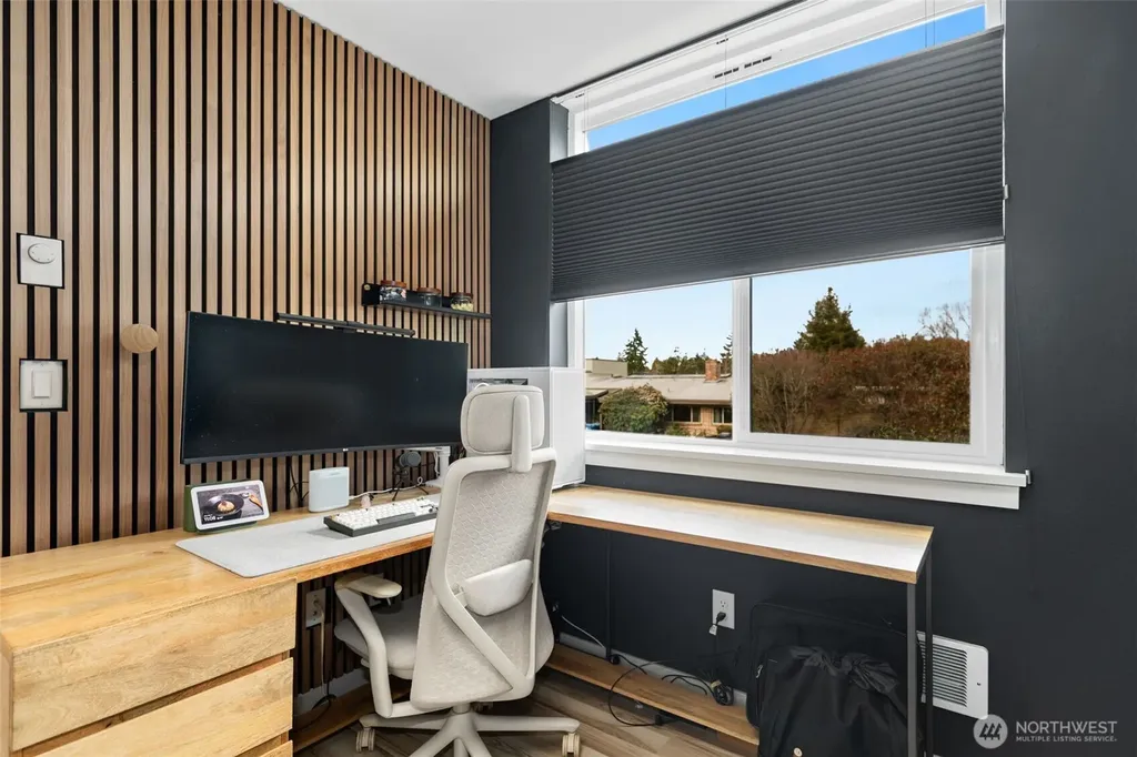 5030 Sand Point Place NE Seattle WA 98105