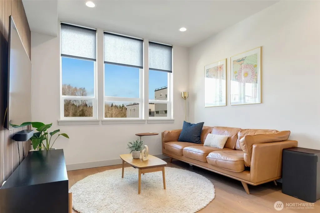 5030 Sand Point Place NE Seattle WA 98105