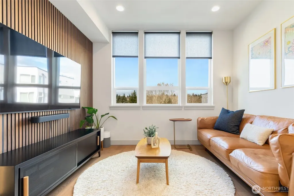 5030 Sand Point Place NE Seattle WA 98105
