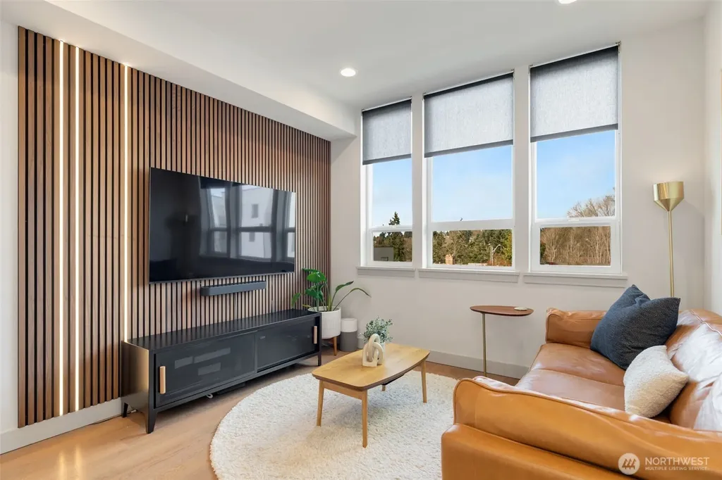 5030 Sand Point Place NE Seattle WA 98105