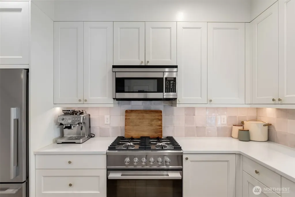 5030 Sand Point Place NE Seattle WA 98105