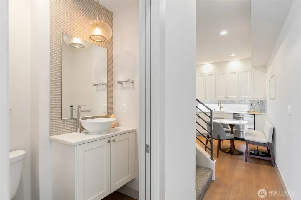 5030 Sand Point Place NE Seattle WA 98105