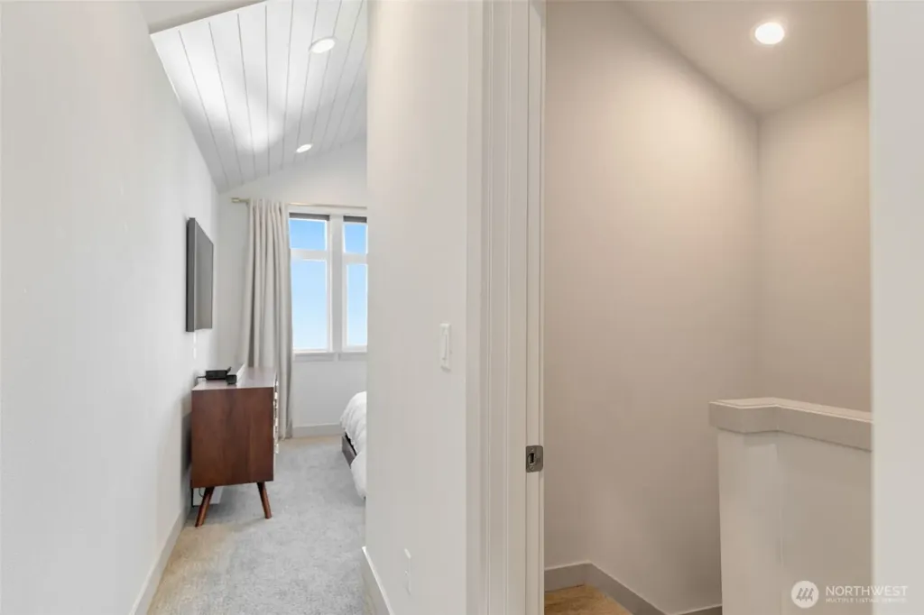 5030 Sand Point Place NE Seattle WA 98105