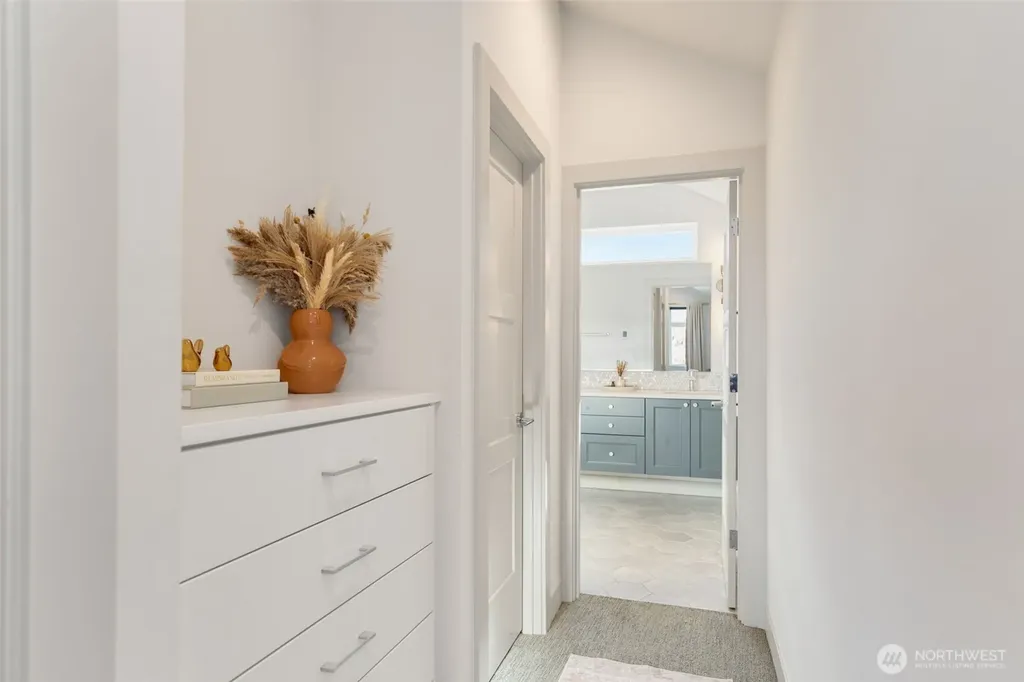 5030 Sand Point Place NE Seattle WA 98105