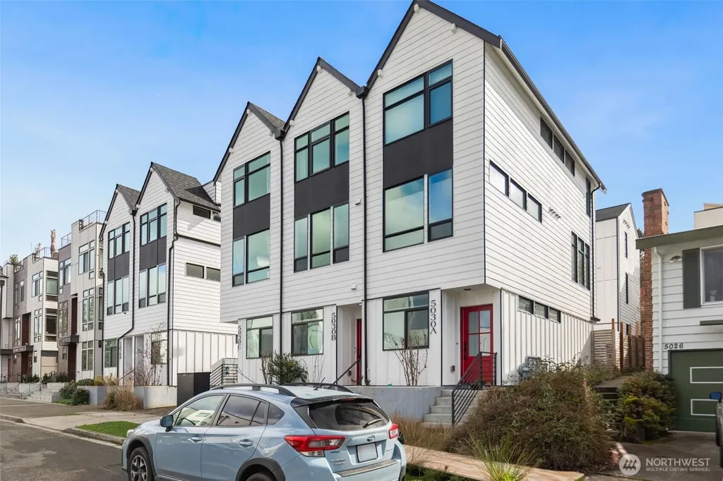 5030 Sand Point Place NE Seattle WA 98105