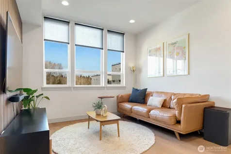 5030 Sand Point Place NE Seattle WA 98105