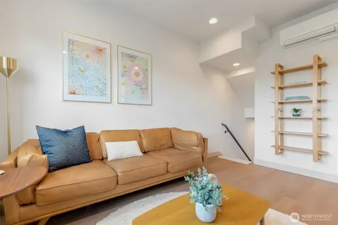 5030 Sand Point Place NE Seattle WA 98105