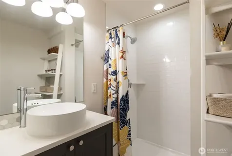 5030 Sand Point Place NE Seattle WA 98105