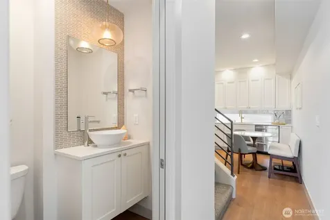 5030 Sand Point Place NE Seattle WA 98105