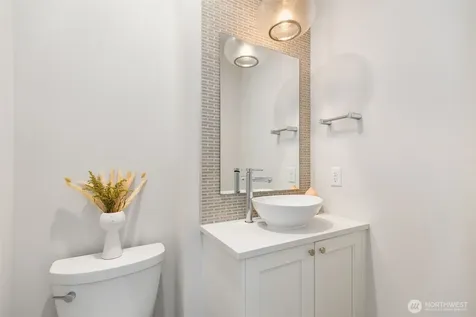 5030 Sand Point Place NE Seattle WA 98105
