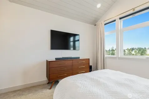 5030 Sand Point Place NE Seattle WA 98105