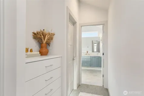 5030 Sand Point Place NE Seattle WA 98105