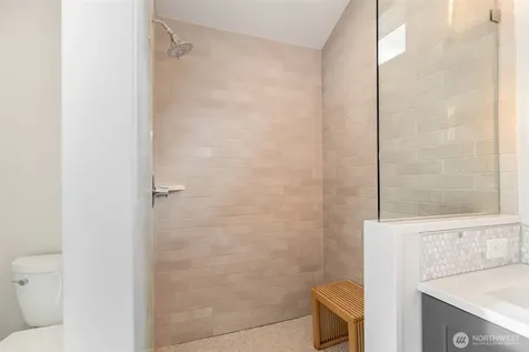 5030 Sand Point Place NE Seattle WA 98105