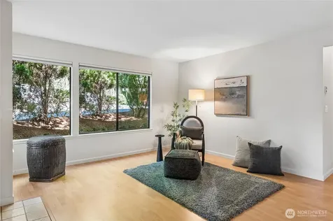1354 Bellevue Way NE Bellevue WA 98004