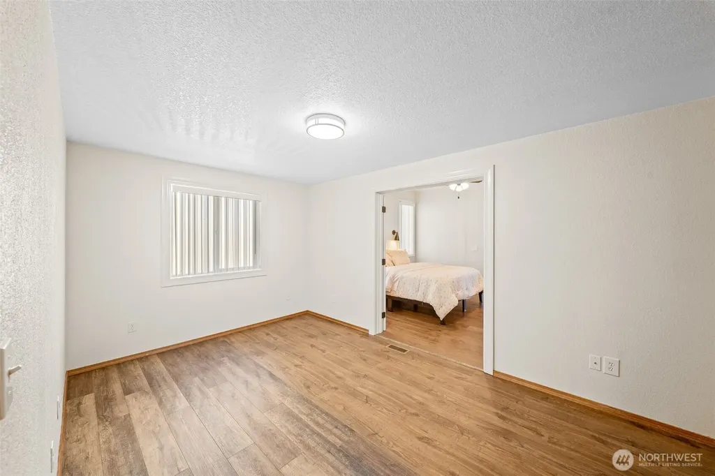 1911 E Island Lake Drive Shelton WA 98584
