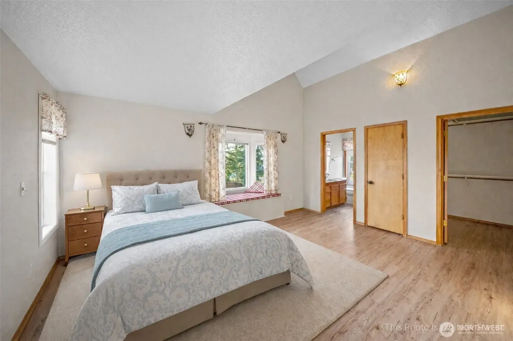 1911 E Island Lake Drive Shelton WA 98584