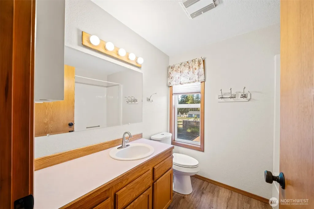 1911 E Island Lake Drive Shelton WA 98584