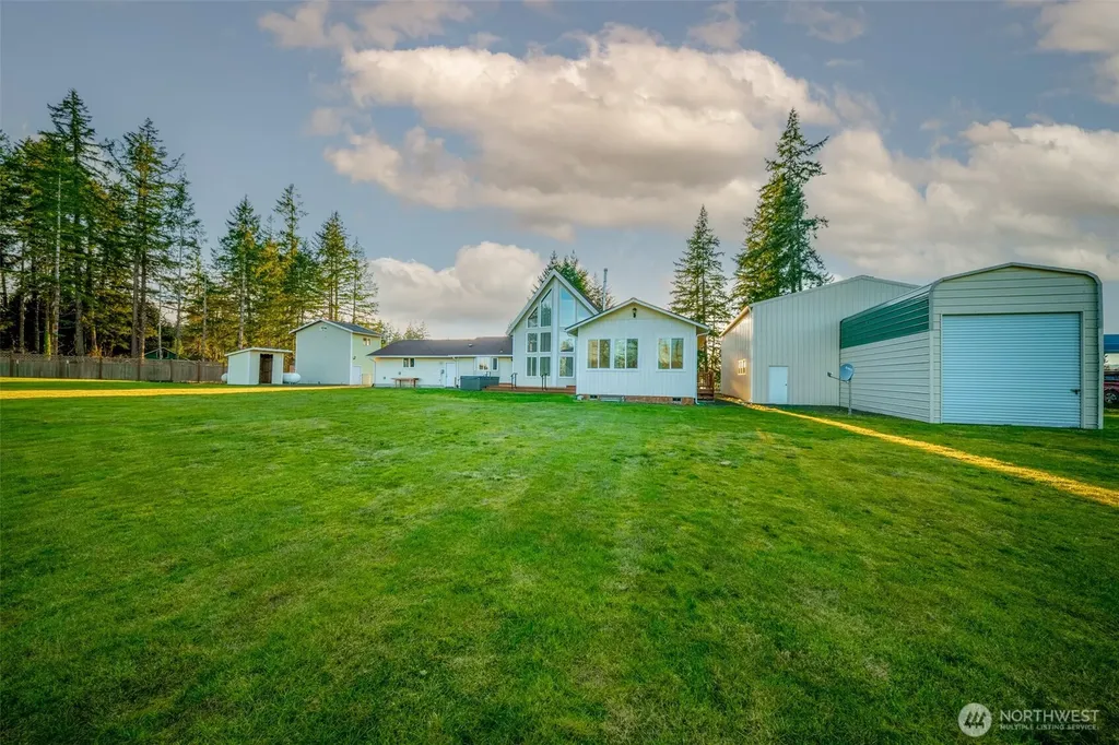 1911 E Island Lake Drive Shelton WA 98584