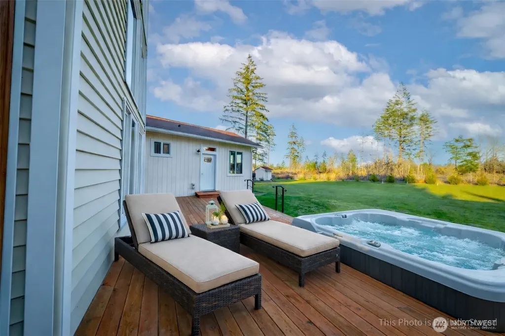 1911 E Island Lake Drive Shelton WA 98584