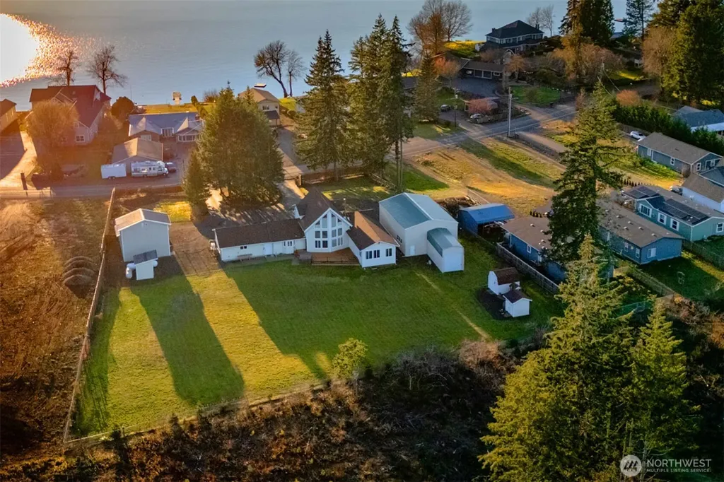 1911 E Island Lake Drive Shelton WA 98584
