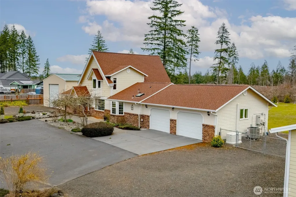 1911 E Island Lake Drive Shelton WA 98584