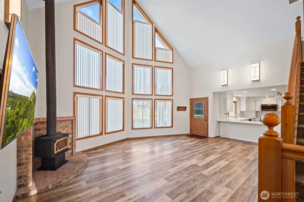 1911 E Island Lake Drive Shelton WA 98584