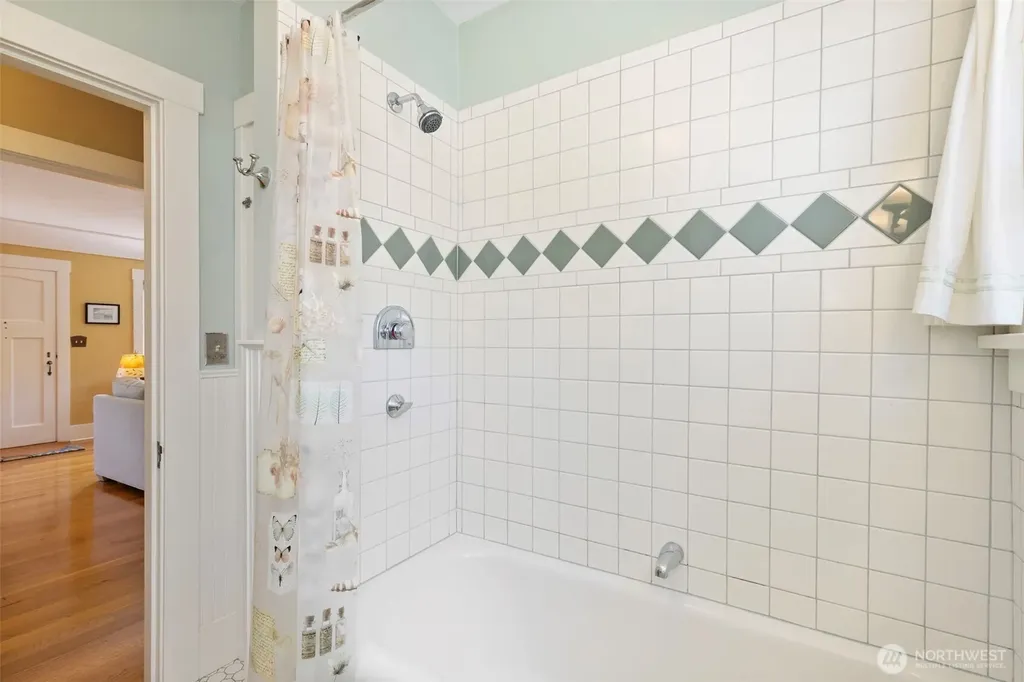 1018 Taft Street Port Townsend WA 98368